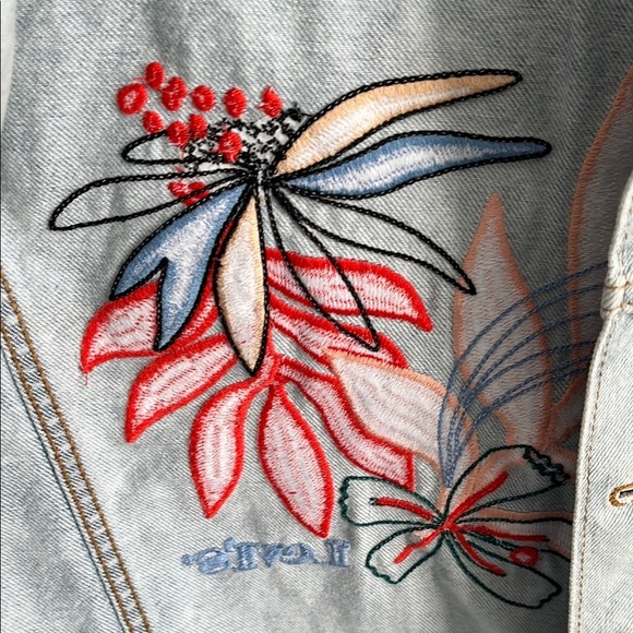 LEVI’S NWOT Light Blue Embroidered Denim Jacket, Size M - Picture 9 of 14